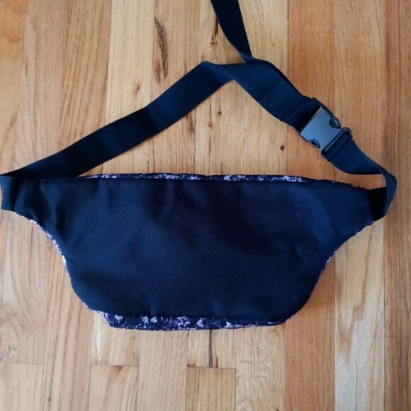 Reebok Rylan Quilted Fanny Pack tie dye back pink - Picture 4 of 6